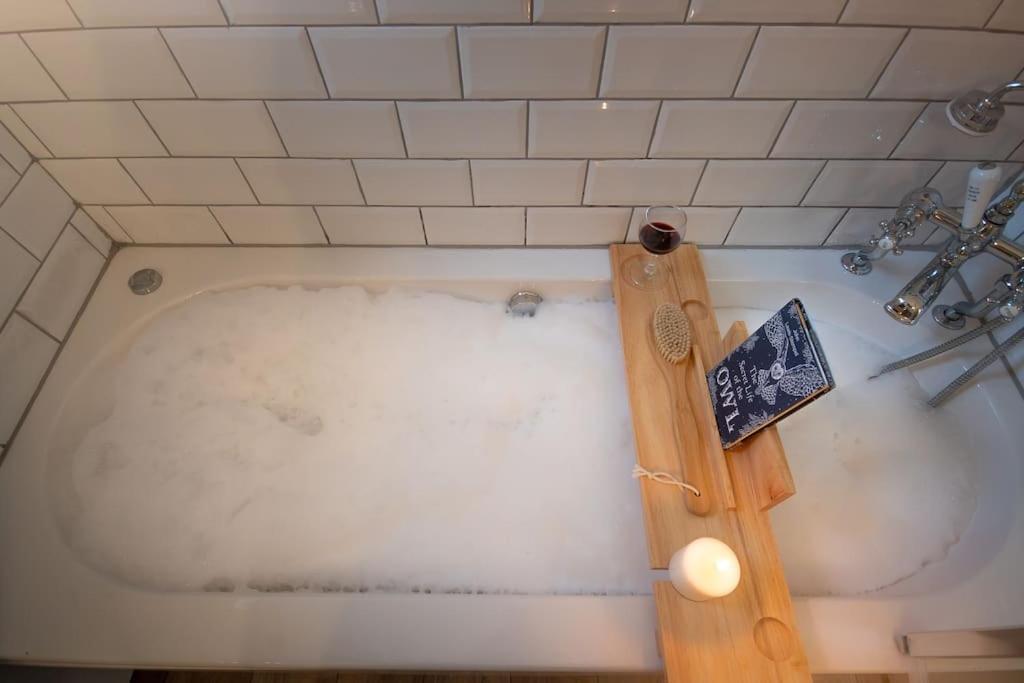 플리머스 4-Bed Botanical Retreat 빌라 외부 사진