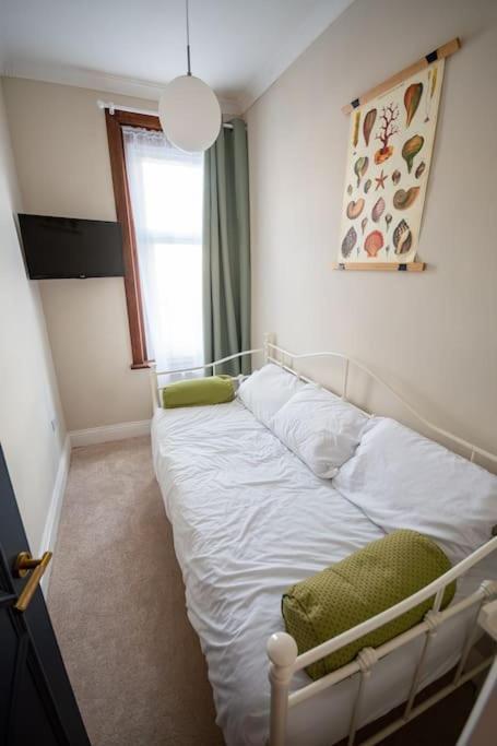 플리머스 4-Bed Botanical Retreat 빌라 외부 사진